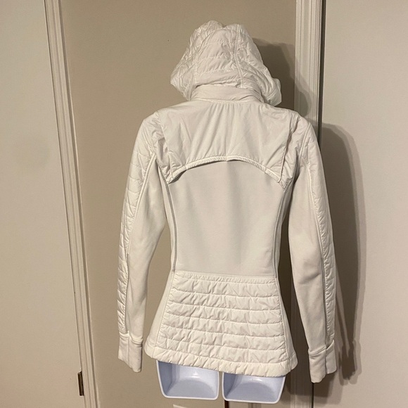 Lululemon First Mile Jacket - Picture 5 of 16